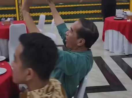 Gibran nobar final sepakbola SEA Games bareng Jokowi, ekspresi lempeng saat Timnas cetak gol disorot