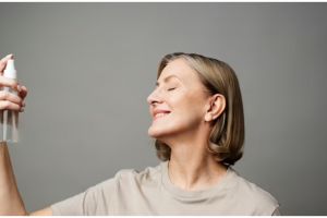 Nggak perlu botoks, ini trik bikin toner antikeriput pakai 2 bahan dapur