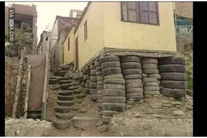 Nyeleneh abis, 11 potret kocak pondasi rumah ini lihatnya jadi ngeri-ngeri sedap