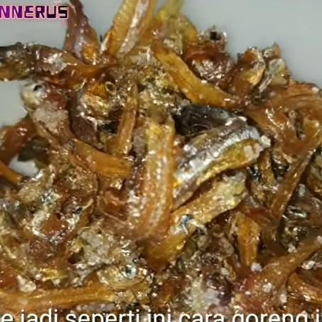 Tanpa air panas atau cucian beras, ini trik menggoreng teri agar renyah dan tidak alot