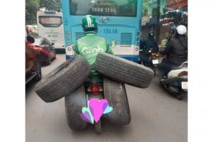 11 Potret kocak barang dibawa ojek online ini bikin nggak konsen di jalan, nyusahin banget