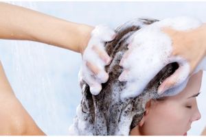 9 Rekomendasi sampo untuk rambut mudah patah mulai Rp 25 ribu, bikin kuat dan berkilau