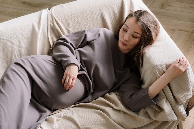 11 Arti mimpi hamil tapi belum menikah menurut psikologi, isyarat adanya keinginan yang terpendam