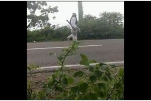 13 Potret kocak di pinggir jalan ini penampakannya bikin mata melotot, kok bisa gitu ya?