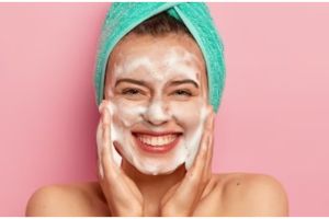 9 Rekomendasi facial wash untuk kulit kombinasi harga mulai Rp 20 ribuan, wajah terhidrasi seharian