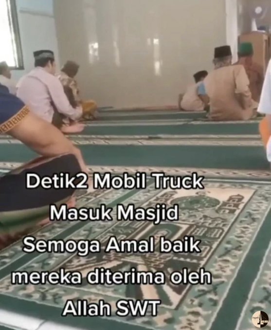Awalnya dikira ngeri, momen truk masuk masjid ini malah bikin ngakak ini viral ditonton 2,9 juta kali
