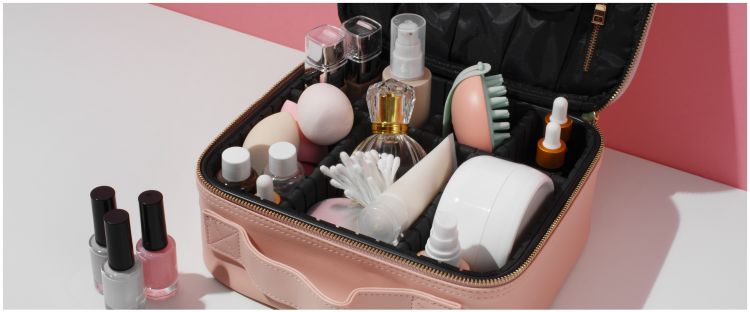 Tak perlu beli lagi, begini trik atasi makeup case yang kotor hanya pakai 3 bahan