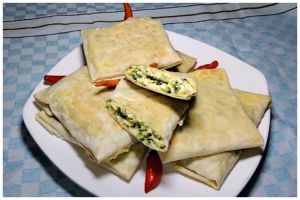 Trik goreng martabak telur mini agar tak menyerap banyak minyak dan kulitnya tidak mudah sobek