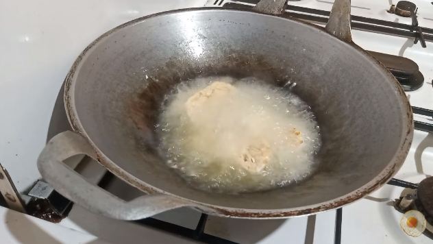 Tanpa baluran tepung dan diungkep dulu, ini cara bikin tempe goreng yang enak dan garing tahan lama