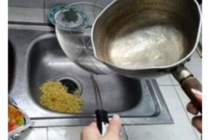 Sungguh apes, 11 potret kocak tragedi saat makan ini bikin dada nyesek parah