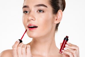 Nggak perlu beli produk khusus, ini cara buat lip and cheek stain dari 1 jenis umbi-umbian