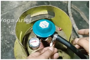 Bukan karet gelang atau potongan ban, ini cara mengganti seal tabung gas yang longgar pakai 1 alat