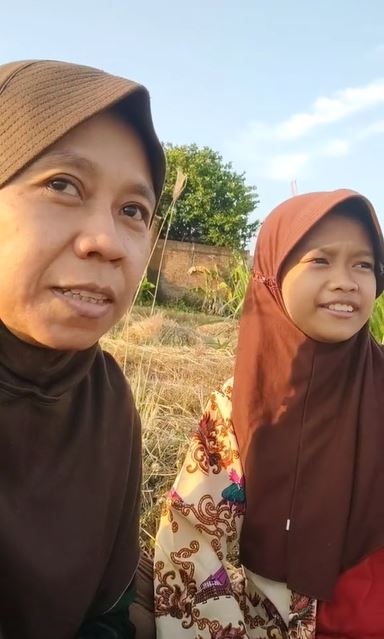Ajak anaknya ngobrol pakai bahasa Inggris, aksen ibu asal Wonogiri ini banjir sorotan