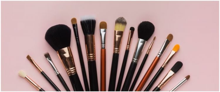 Wajib tahu, ini 9 macam alat makeup dan cara menggunakannya