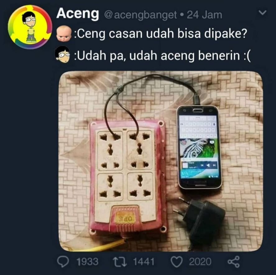 11 Potret kocak cara orang ngecas HP ini nyeleneh abis, nggak ngerti lagi deh