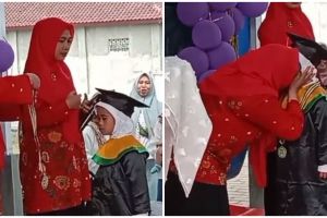 Momen haru bocah TK tiba-tiba menangis saat wisuda , ternyata alasannya bikin mata berkaca-kaca