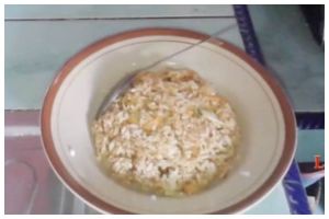 Tambahkan 2 jenis sayur, ini trik bikin nasi goreng yang enak, kering, dan nggak menyerap banyak minya