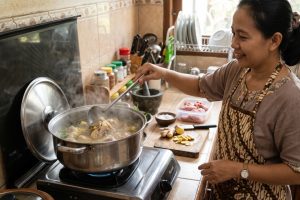 Cukup 12 menit, begini trik merebus ayam merah agar empuk pakai 2 bumbu dapur