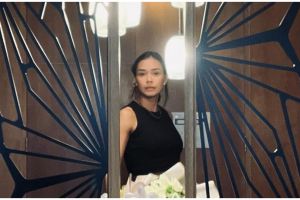 Riasan tampak fresh dan nggak cakey, intip tutorial makeup kulit sawo matang ala Adinia Wirasti