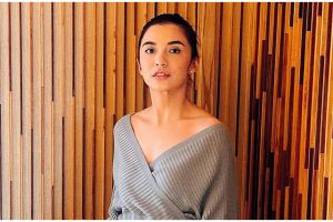 Tanpa kuas atau sponge, begini trik bikin makeup natural tetap flawless ala Chelsea Olivia