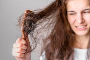 Cara atasi rambut rontok pakai 2 bahan dapur ini mudah dan nggak bikin kantong bolong