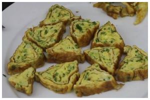 Tanpa tambahan tepung terigu, ini trik bikin telur dadar segitiga agar lebih tebal dan kian cantik