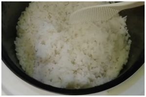 Cara tak biasa menanak nasi pulen mirip Hokben pakai beras lokal, cukup tambah 1 bahan