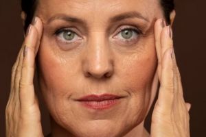 Tak perlu suntik kolagen, ini cara atasi garis halus pada wajah pakai face oil dari 1 jenis kulit buah