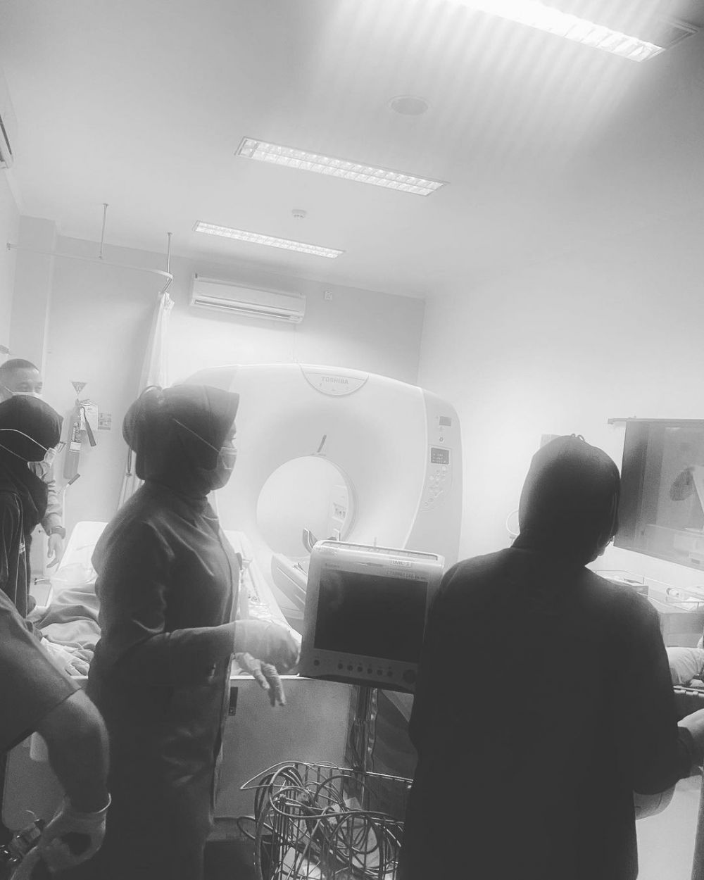 Anak kedua Asri Welas sempat kejang dan dirawat ICU, ini 9 momen kedekatan Asri bareng sang putra