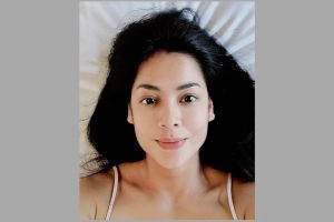 Dijuluki vampirnya Indonesia, 9 potret Lulu Tobing tanpa makeup terlihat menolak tua di usia 45 tahun