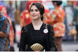 Terlihat glowing dan bebas kusam, intip 5 perawatan wajah ala Arumi Bachsin