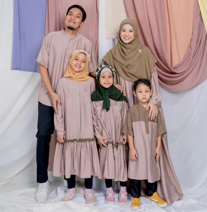 Desta bagikan isi chat manis dengan Miskha, pesan terakhir sang anak bikin ngakak