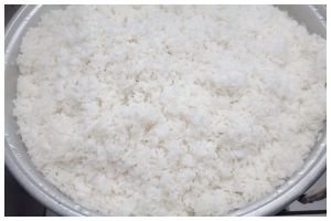 Bukan dimasak di atas kompor, ini cara menanak nasi agar matang sempurna yang hemat listrik dan waktu 