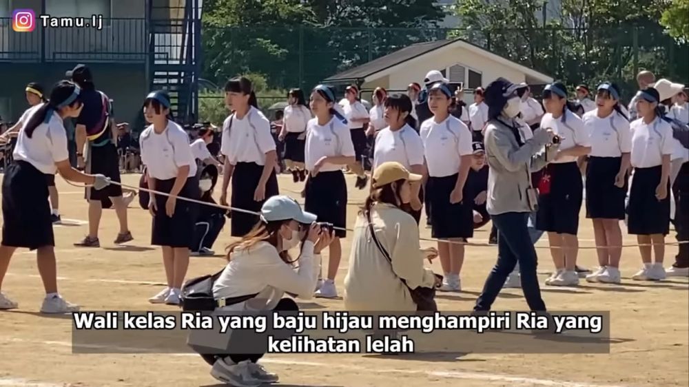 Para siswi di Jepang ini tutupi murid berjilbab saat olahraga, alasannya bikin terenyuh