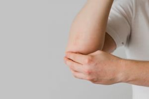 Jadi auto cerah tanpa bikin dompet teriak, ini trik hilangkan siku hitam pakai 4 bahan dapur