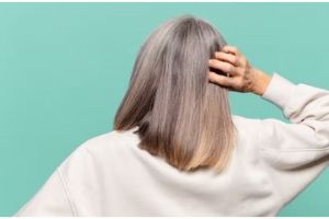 Kembali hitam berkilau dan bebas kusam, begini trik menghitamkan rambut beruban pakai 1 bahan minuman