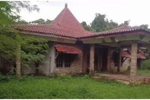 11 Potret rumah mewah terbengkalai 13 tahun, ternyata jadi saksi bisu penghilangan nyawa satu keluarga