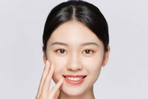 Bantu pudarkan flek hitam, begini trik ratakan warna kulit wajah pakai masker dari 1 bahan minuman