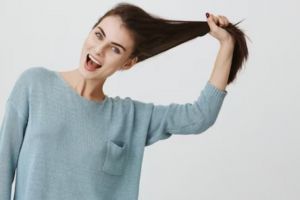 Jadi lebih panjang dan lebat, begini cara memperkuat akar rambut agar bebas rontok pakai 2 jenis buah