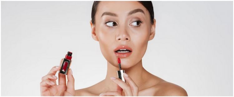 Beauty Hacks Viral 2025: Trik Lipstik Jadi Lip Tint Beauty Hacks Viral 2025: Trik Lipstik Jadi Lip Tint
