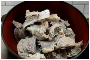 Nggak cuma daun pepaya, ini trik ampuh mengempukkan daging kambing agar tak alot saat dimakan