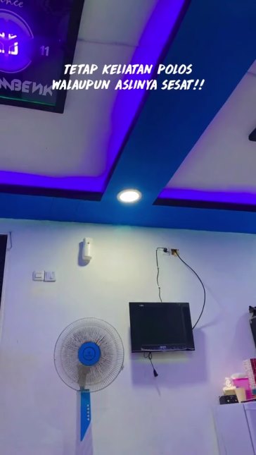 Dalamnya bagai kosan mahal, siapa sangka rumah petakan ini luarnya nggak banget