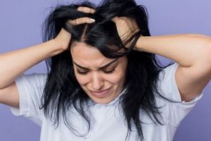 Bukan pakai hair tonic, begini cara lebatkan rambut tipis dan hitamkan uban pakai 1 jenis daun