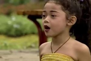 Bocah rambut ikal ini dulu tenar jadi aktris antagonis, kini pilih kerja kantoran di luar negeri