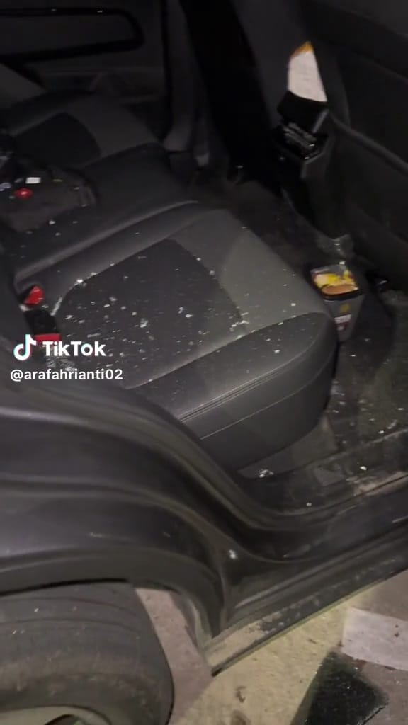 Baru ditinggal sejam, mobil teman komika Arafah Rianti dibobol secara brutal