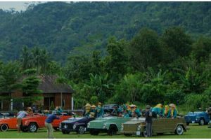 Keliling desa wisata sambil menikmati pemandangan di Borobudur naik VW safari