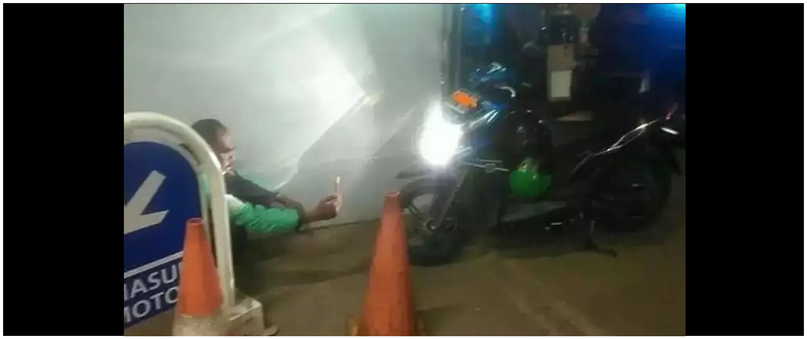 11 Potret kocak driver ojek online saat selfie ini bikin senyum tipis, hiburan di kala lelah