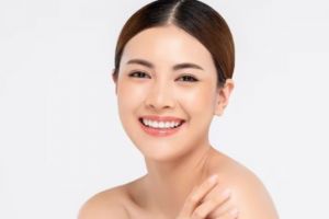 Tampak cerah tanpa suntik putih, ini cara meratakan warna kulit pakai scrub dari 2 bahan pemanis