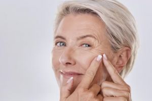 Tak perlu perawatan antiaging, ini trik atasi kerutan di wajah pakai masker kolagen dari 1 jenis sayur