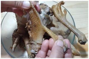 Tanpa presto, ini cara ampuh mengempukkan ayam kampung pakai 1 jenis daun